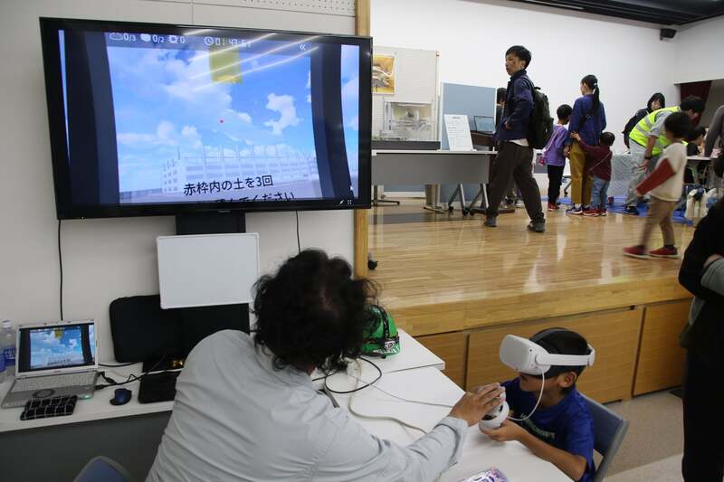 VR体験や実験が楽しめる室内ブース