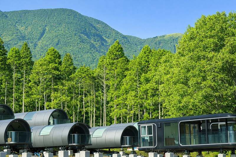 大自然の中にちょっとした非日常のトレーラーハウス