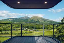 Spa Cabin Suite の一室から望む阿蘇山