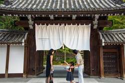 「ホテルで謎解き＆お仕事体験！子供向け夏プログラムが二条城前の高級ホテルでスタート」の写真