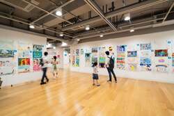 横浜市こどもの美術展 昨年の展覧会の様子