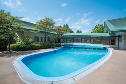 7月中旬から8月末まで！水遊び用おむつでベビーも利用OKの屋外プール。"黄金と白銀”の二つの温泉を有し、1000坪の敷地に建つ大浴場など伊香保温泉を代表するホテル