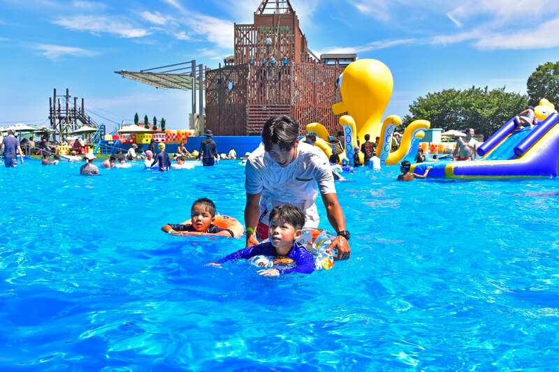 夏期限定！巨大な水遊びゾーン「ウォーターランドぷるぷる」