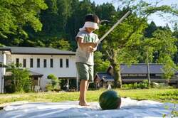 「流しそうめんやスイカ割り、焚火に温泉も！兵庫・宍粟市の森のグランピングで夏を満喫」の写真
