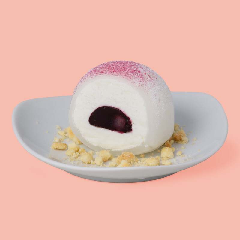 6・7月限定スペシャルメニュー（フローズンヨーグルト×ブルーベリーソース×クッキークランブル）