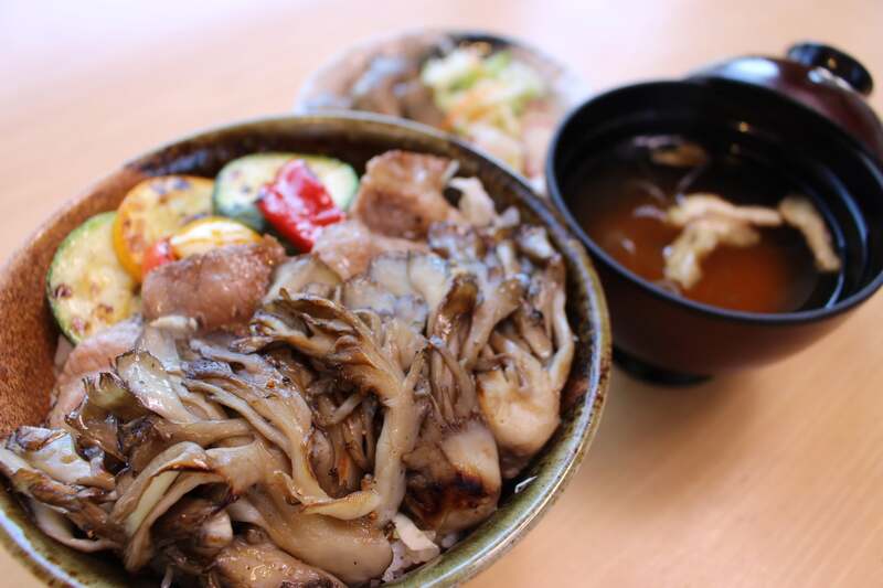 地元食材を使用したレストランメニューも豊富