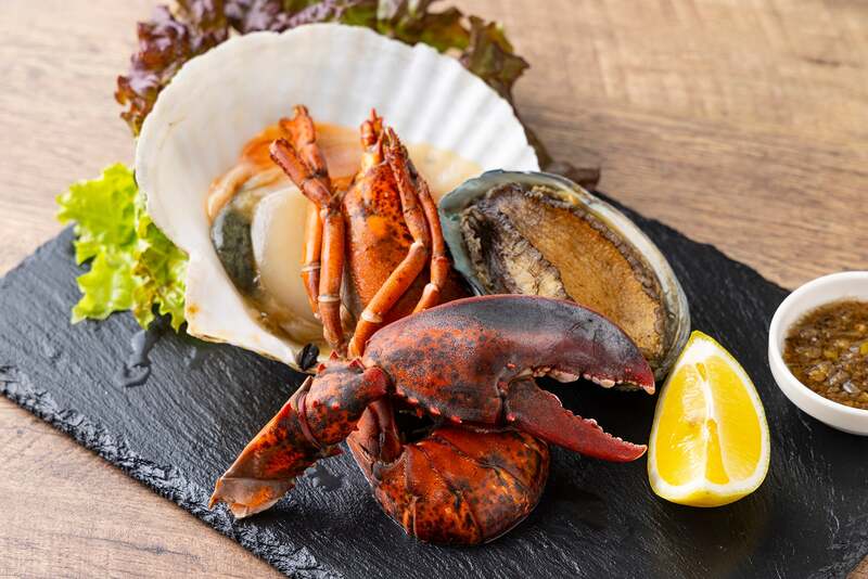 海鮮3種（オマール海老ハーフ、殻付ホタテ、あわび）5,800円