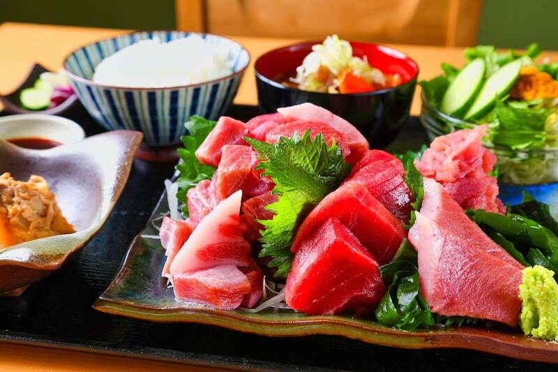 天然まぐろ爆盛り刺身定食