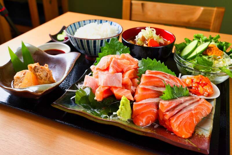 サーモン爆盛り刺身定食