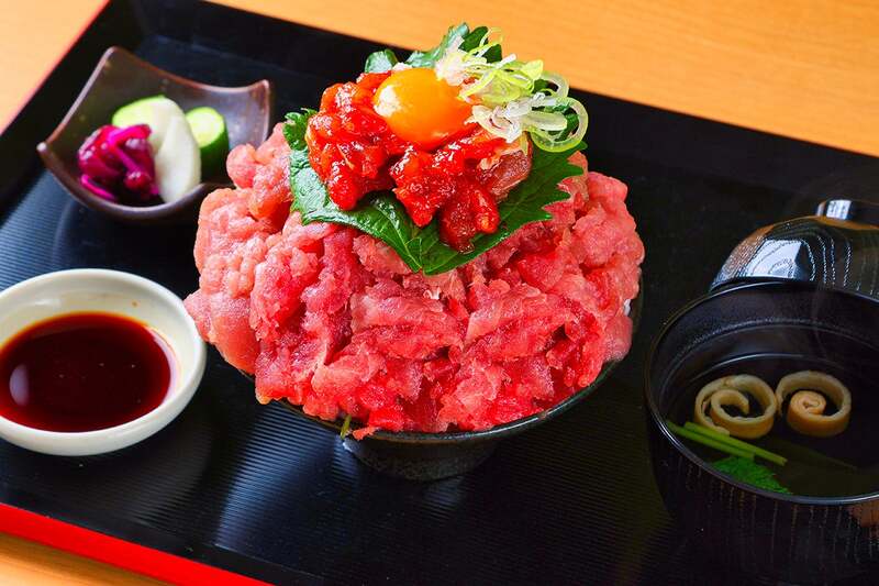 天然まぐろ中落ちてんこ盛り丼