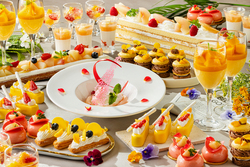 目にも鮮やかな初夏のスイーツが並ぶ　「Sweets Parade」〜ピーチ＆マンゴー〜