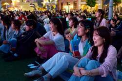 「夜空の下で名作映画を堪能！　ピクニック気分で楽しむUSJ初のシネマナイト開催」の写真