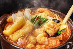 「旨辛鍋のあとにハーゲンダッツ食べ放題！　「赤から」で期間限定の贅沢デザート体験」の写真