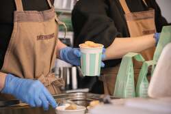 「韓国発・世界9カ国で人気のチュロス専門店「STREET CHURROS」が名古屋・大須に初上陸」の写真