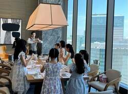 「ホテルのプロに教わる握り寿司＆ドリンク作り！　横浜みなとみらいで夏休み職業体験」の写真