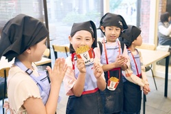 「【2026】夏休みに挑戦！マクドナルドやドミノピザも！お仕事＆メニュー作り体験7選」の写真