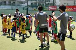 「プロコーチが無料で指導！横浜のサッカークリニックで基礎から学ぶ無料イベント開催」の写真