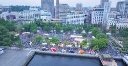 「巨大ビーム演出と縁日が横浜に！　臨港パーク＆パシフィコ横浜で2日間限りの七夕祭り」の写真
