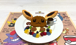 イーブイのカラフルフルーツパンケーキ　2,090円（税込）