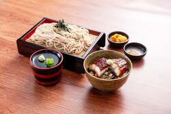 うなぎご飯とざるそば（990円）
