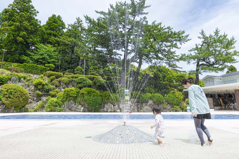 噴水じゃぶじゃぶ池