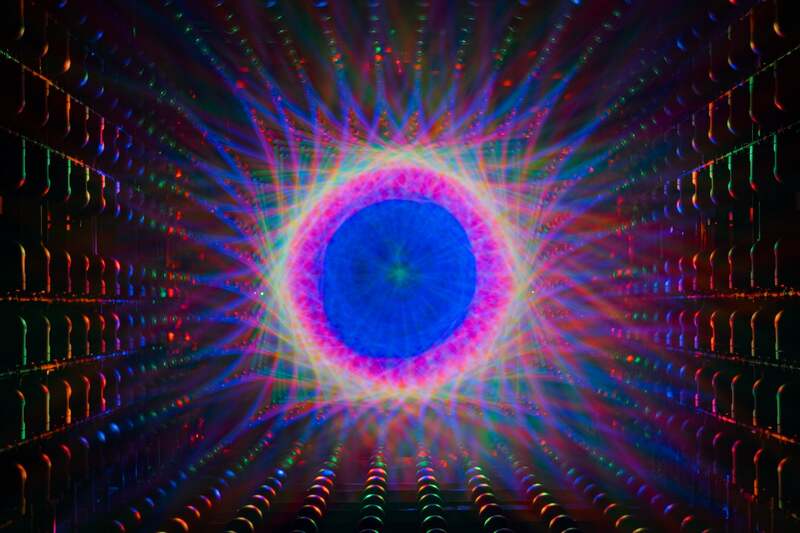 チームラボ「Chromatic Existence」シリーズ