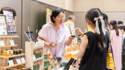 はちみつ販売会場（2025年開催時の様子）