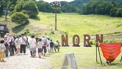 「ヘラクレスの幼虫に触れる！群馬・みなかみでクワガタ・カブトムシ体験イベント開催」の写真