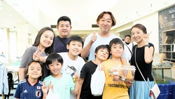 「ヘラクレスの幼虫に触れる！群馬・みなかみでクワガタ・カブトムシ体験イベント開催」の写真