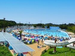 「2026【関東】小学生向けおすすめ大型プール16選　スライダー充実」の写真