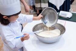 「夏休みは本格ケーキ作り体験！　東京ドームホテルでパティシエなりきり教室」の写真