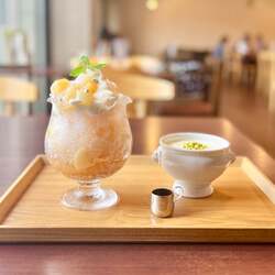 特製ヨーグルトクリームと食べる桃のかき氷（1,200円）