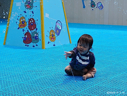 小さい子供も安心！優しく水が飛び出す「お水のアーチ」