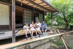 「本物の竹の流しそうめんで「昔ながらの夏休み」を体験。愛知尾張地方初!?瀬戸に登場」の写真