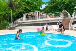 「幼児プール、かき氷、庭園ランタン散策！都内のホテルで夏満喫　日帰りで楽しむ縁日も」の写真