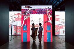 「世界でも人気！浮世絵が動き出す話題の没入展が広島で　着物やユニフォームで割引も！」の写真