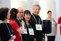 開場時のウェルカムイベントは間近で