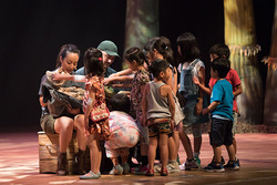 「子供が舞台に上がれる！　夏休みの大人気「恐竜ショー」予約開始」の写真