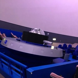 プラネタリウムの観覧券は、当日の9時から、2階の券売機で販売しています