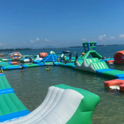 「【2026】関西の海上＆水上アスレチック7選　ウォーターパークで1日満喫」の写真