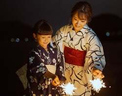 「手持ち花火や恐竜の化石発掘、こども縁日も！有明ガーデンでキッズフェスタが開催」の写真