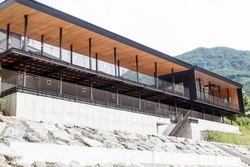 テラスからは「神流川」に直行できる階段が設置されています