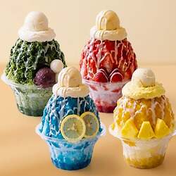 こおりとアイス／苺氷とアイス（右上） 900円