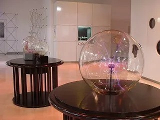 さわって遊べる体験装置が多数あります