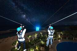 「日本唯一の海越えジップラインが夜の海へ！PANZA沖縄で6日間限定ナイトジップ開催」の写真