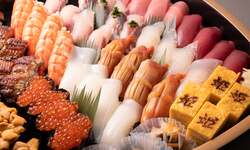 「生本マグロや関あじが1貫から選べる！　テイクアウト専門「ひめ寿司」が大分駅に誕生」の写真