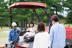 「高原のゴルフ場を無料開放！浅間山望む軽井沢で親子と愛犬で楽しむ芝生体験イベント」の写真