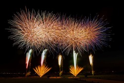 目の前で炸裂する5号玉は迫力満点！