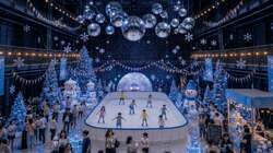 「猛暑の夏休みにうれしい！室内で雪遊び＆そり滑りが楽しめるイベントが大阪ワタワンで」の写真