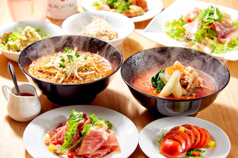 元祖トマトラーメンと辛麺と日本一のトマトスライスなど主力メニュー